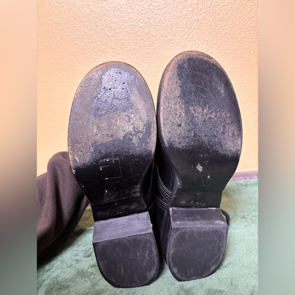Louis Vuitton
LV Monogram Leather Combat Boots - Picture 11 of 14